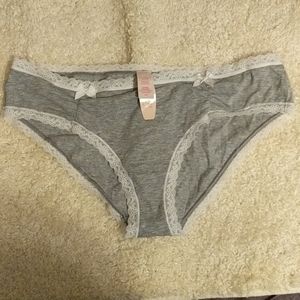 NWT VS PINK Gray & White lace Low-Rise Hiphugger